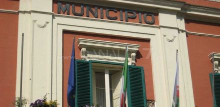 A Monopoli comincia il dopo-Annese: in tanti vogliono fare il sindaco
