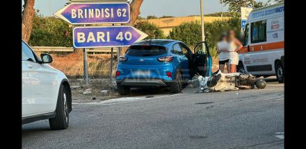 Auto contro moto in viale Aldo Moro a Monopoli: un ferito