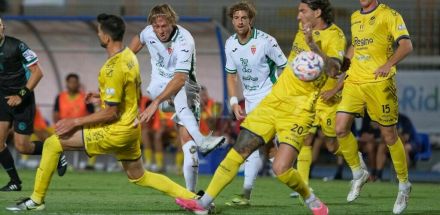 Calcio: ad Agropoli il Monopoli impatta 0-0 con la Scafatese