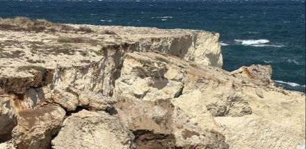 Crollo di rocce a Cala Monaci